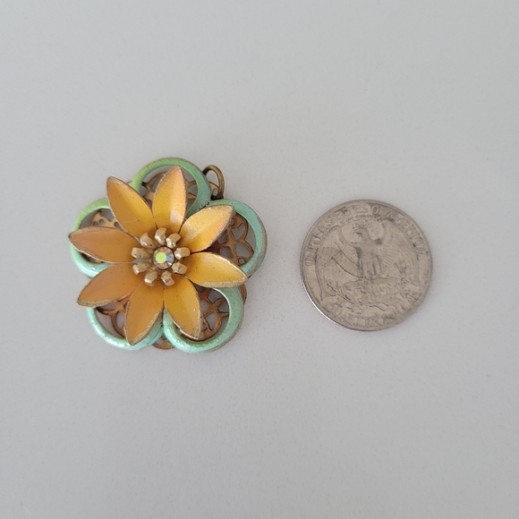 Metal Flower Pendant - Picture 3 of 5